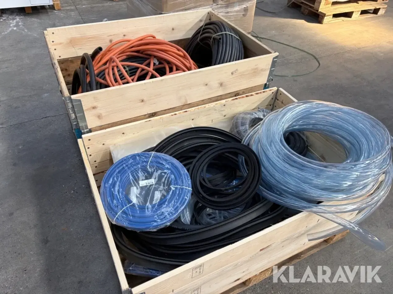 Billede 4 - Lot - Assorterede slanger, remme og øvrigt 2 paller