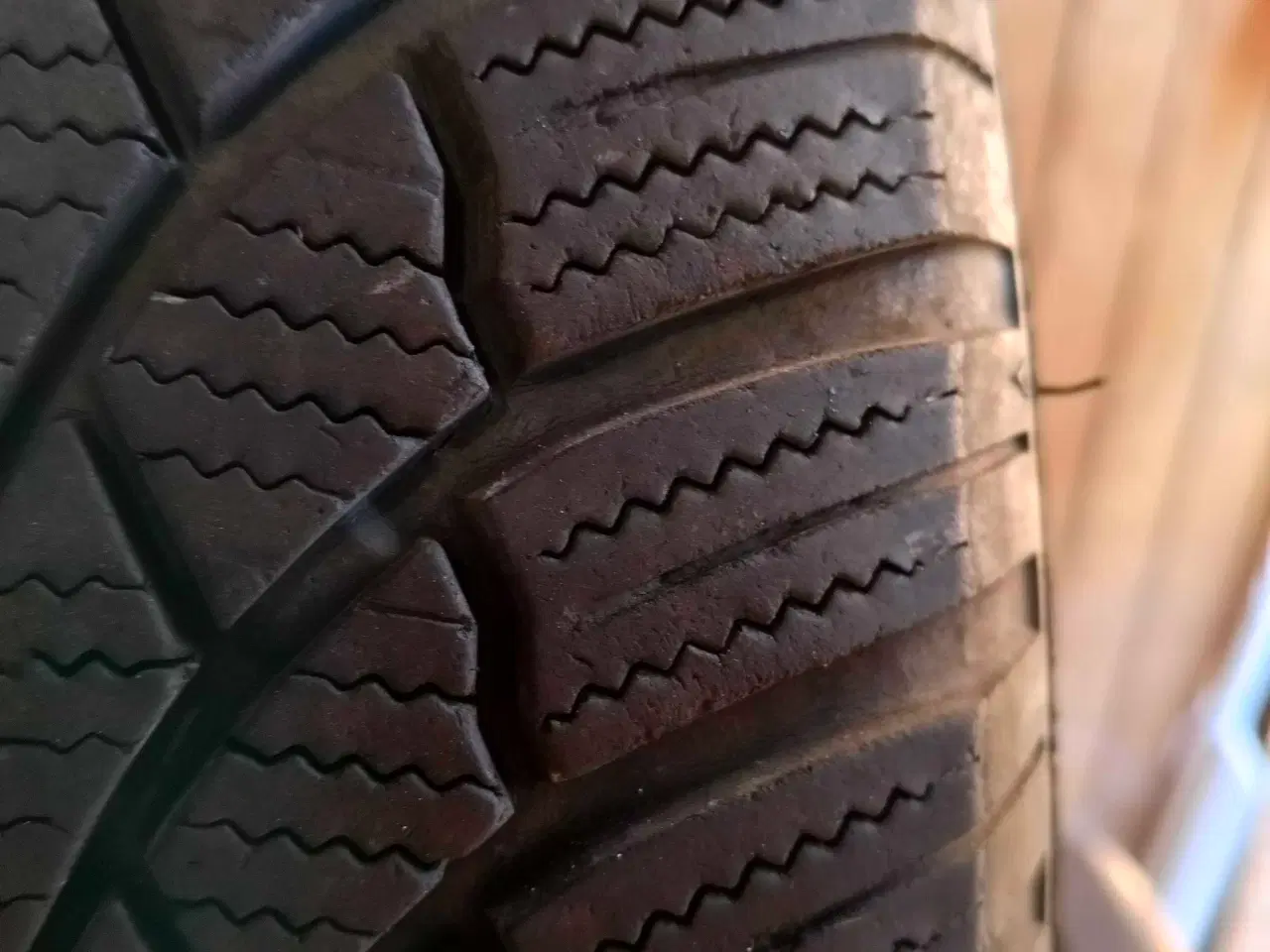Billede 2 - Bridgestone vinterdæk med fælge 