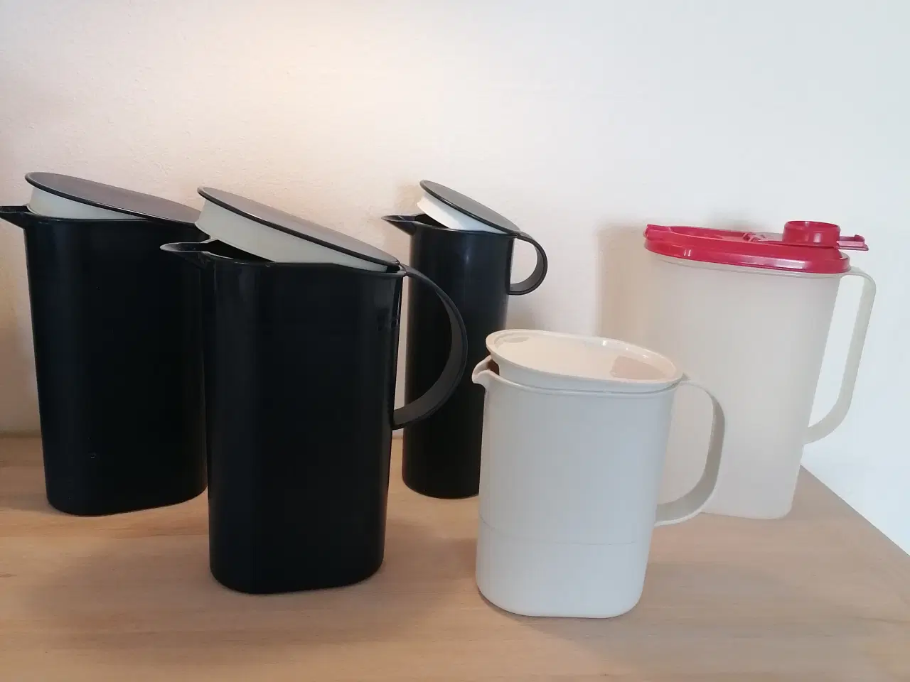 Billede 1 - Tupperware kander til saft/ vand m.m.