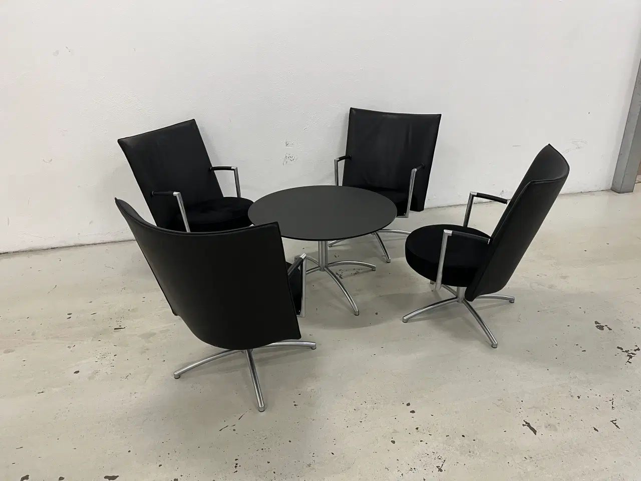 Billede 2 - Erik Jørgensen EJ70stole og EJ90 bord.