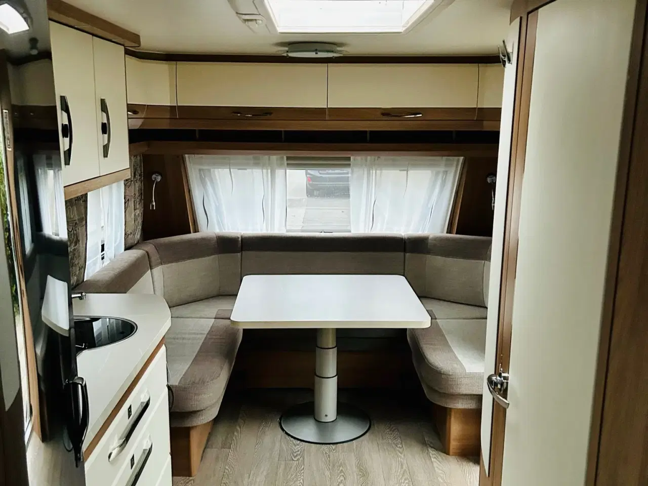 Billede 6 - LUKSUS-FAMILIEVOGN: Hobby De Luxe 650 KFU (2021) I