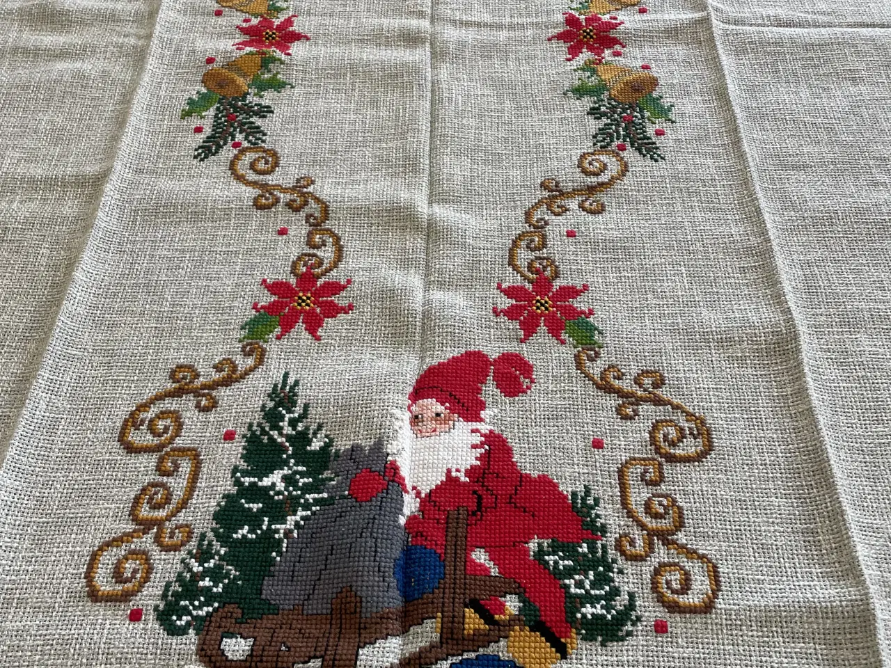 Billede 2 - Broderet juledug