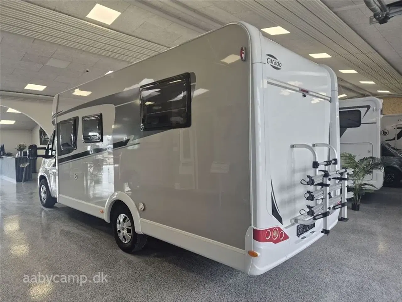 Billede 3 - 2019 - Carado T 447   Automatgear. solcelle. 95Ah batteri. 1500w inverter. Markise. undervognsbehandlet.  Fuld service. tandrem skiftet i 2025. Kun 47,000 Km!!!