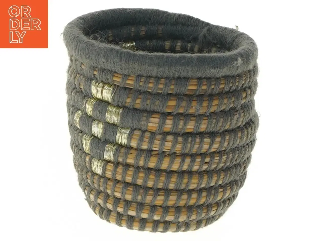 Billede 1 - Lille rund flettet kurv (str. Ø 10 cm længde 9 cm)