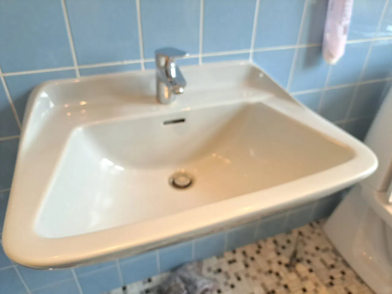Billede 1 - Lyseblå porcelæns håndvask 