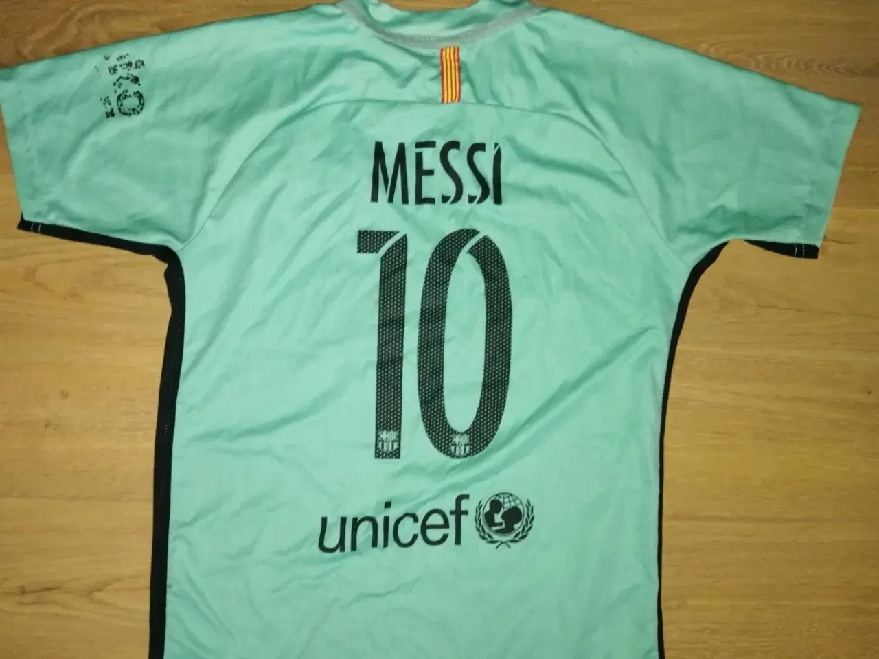 Billede 3 - FC BARCELONA MESSI 16-17, STR 11-12 ÅR OG MADKASSE