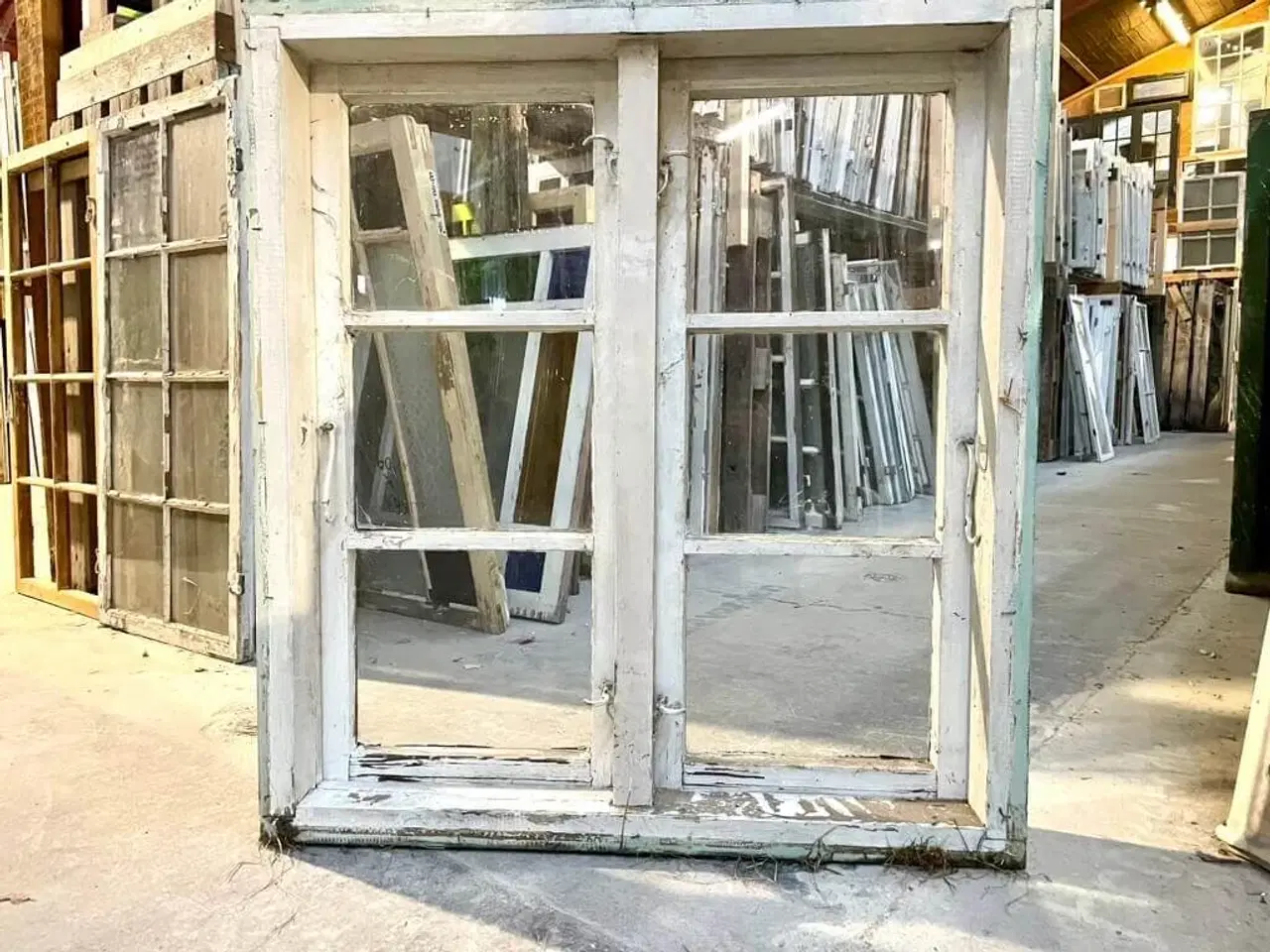 Billede 2 - Fint 2-fags, 3-ruders bondehusvindue m. karm