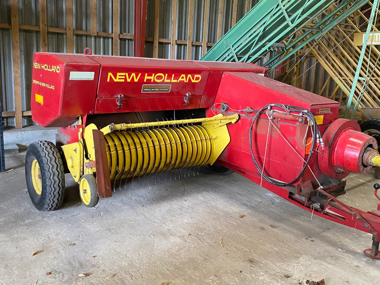Billede 2 - New Holland presser 276 med ballevogn 