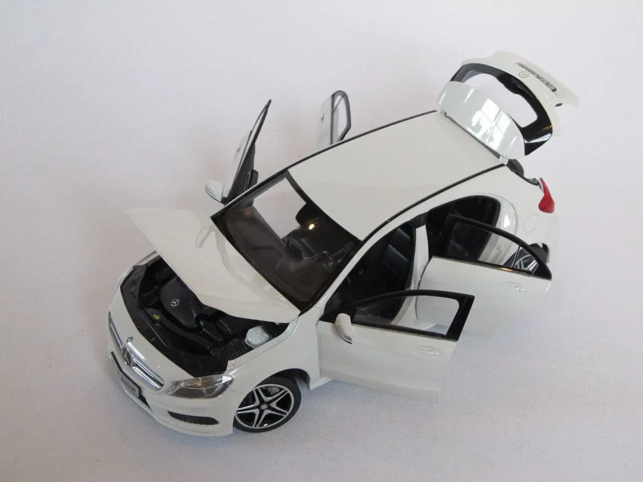 Billede 7 - 2013 Mercedes A-Klasse AMG 1:18  Type W176 