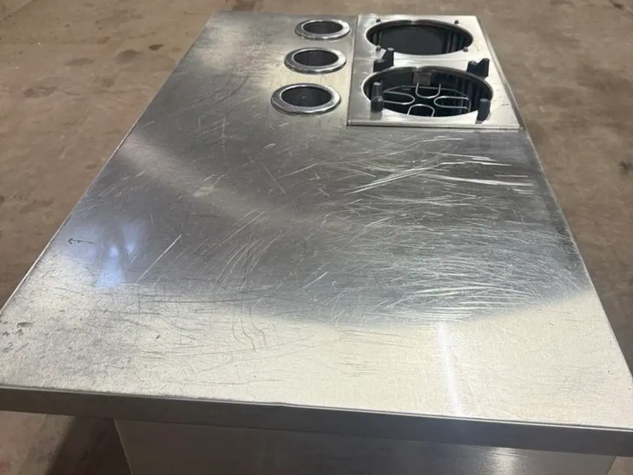 Billede 2 - Buffetbord på hjul l.125. d70. h90. (MOMSFRI)