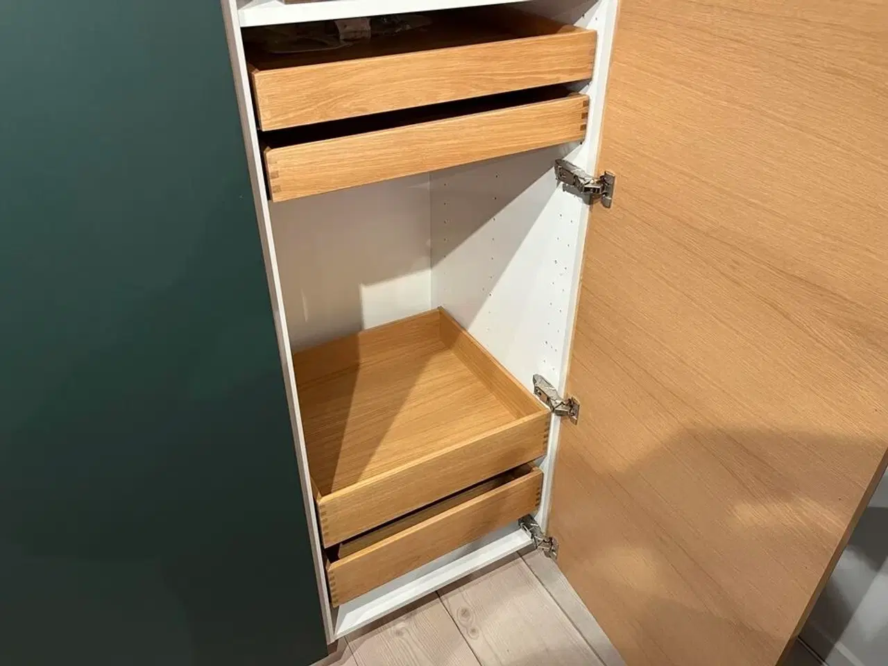 Billede 10 - Skab med Grønne låger