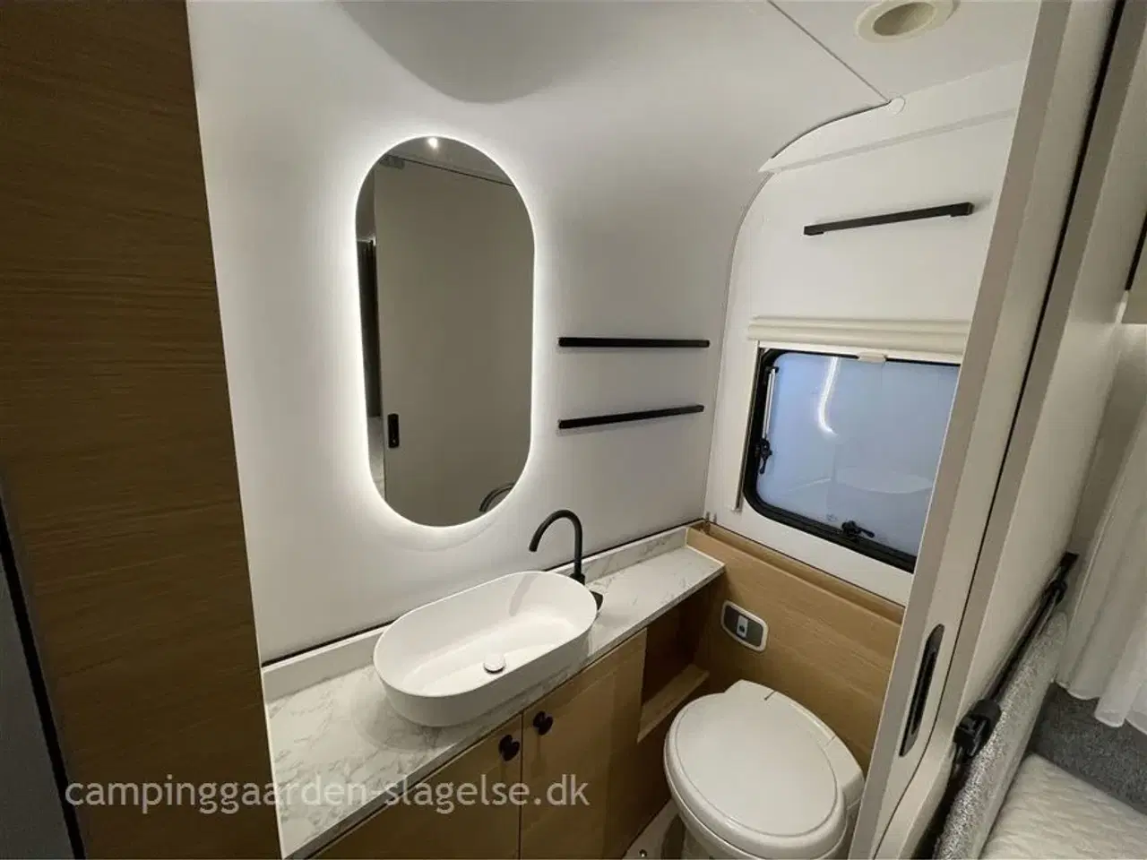 Billede 9 - 2026 - Adria Adora 572 UT Alde Adria Adora 572 UT – Stilfuld komfort året rundt