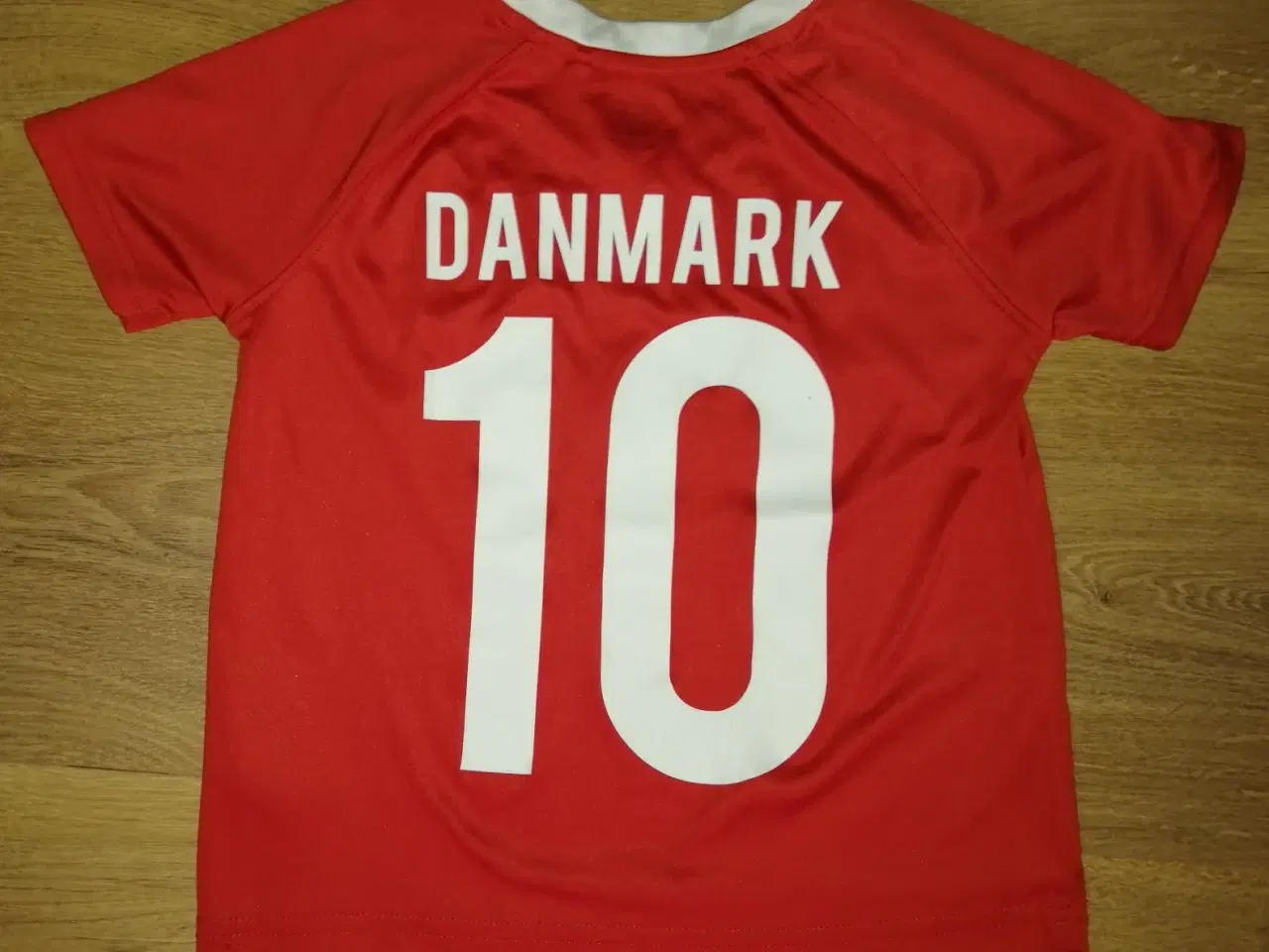 Billede 1 - DANMARK NR 10 FAN TSHIRT, STR. 3-4 ÅR, FLOT STAND
