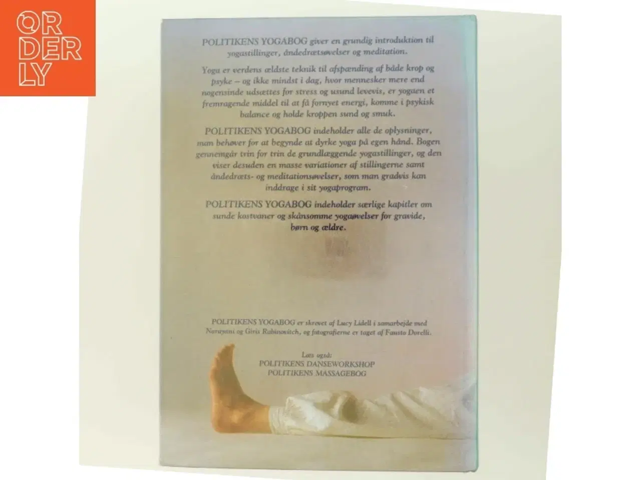 Billede 3 - Politikens Yogabog af Lucy Lidell (Bog)