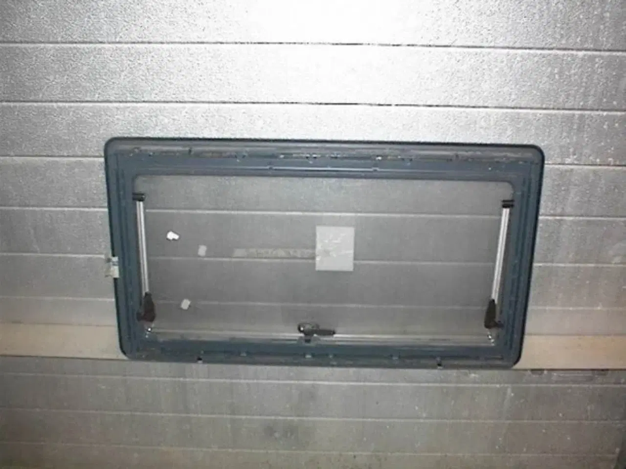 Billede 2 - Oplukkelig rude med karm