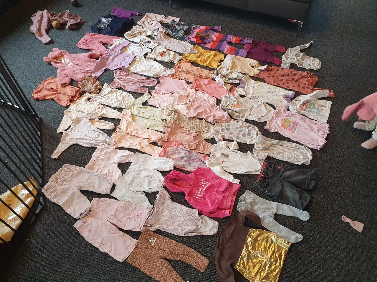Billede 6 - Stor pigetøj pakke fra 0-1,5 år over 200 stk.tøj