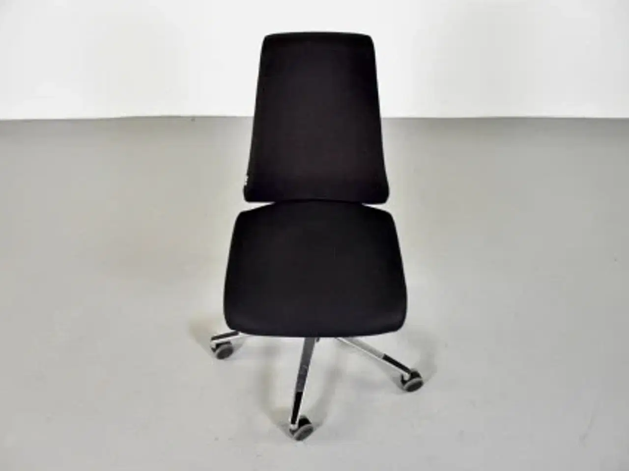 Billede 5 - Duba b8 kontorstol med høj ryg, sort polster og blankt stel