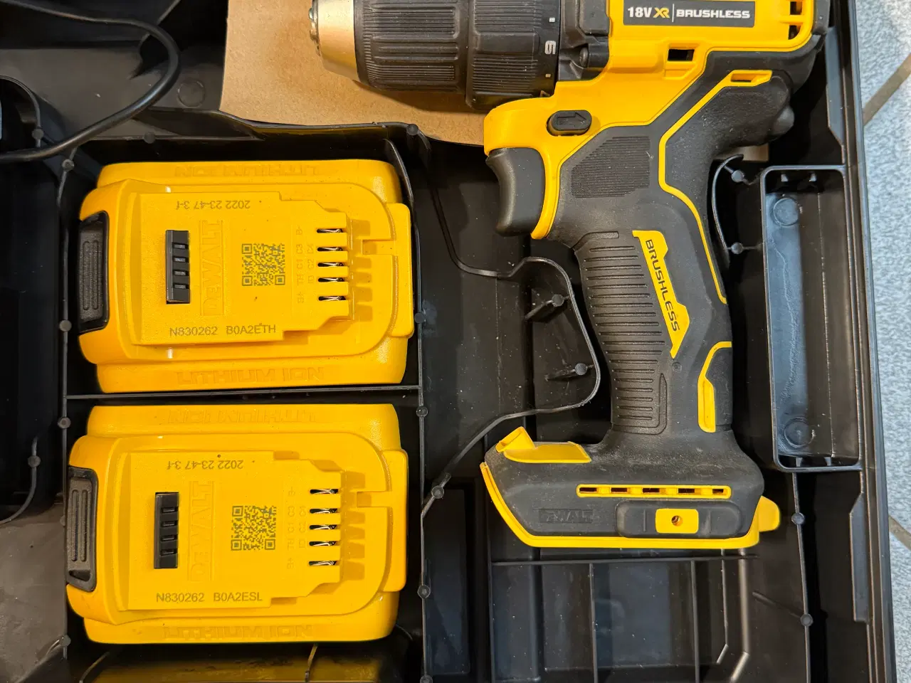 Billede 2 - Ny Dewalt Bore-skruetrækker 18V, DCD708D2T