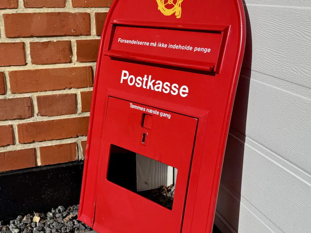Billede 2 - Rød postkasse front
