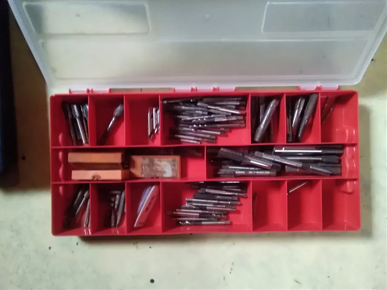 Billede 2 - Værktøjskasse m snittappe rivaller slibere oma OK