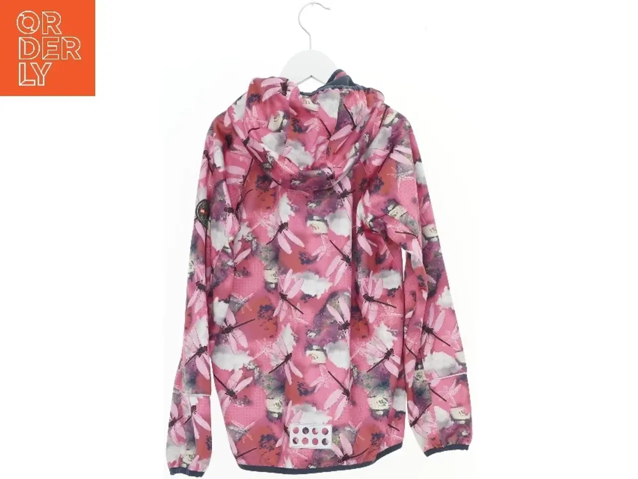 Billede 2 - Softshelljakle med pink og dragonfly design fra Lego (str. 140)