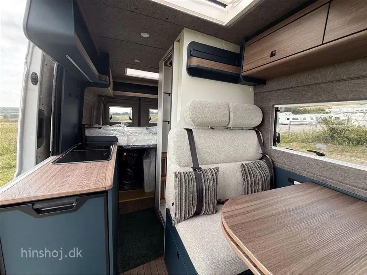 Billede 11 - 2025 - Eriba Car 600 Deep Ocean Blue Aut Eksklusiv Campervan med automatgear og træk fra Hinshøj Caravan.