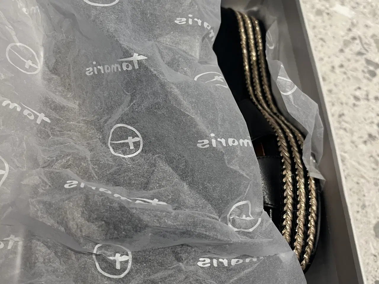 Billede 9 - Tamaris sandaler sort/guld