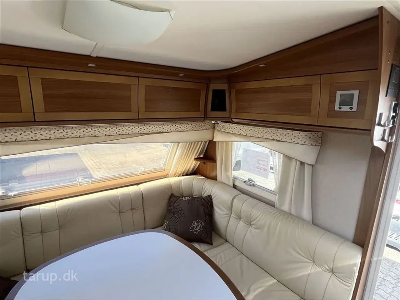 Billede 7 - 2011 - Kabe Royal 560 XL KS   mover, rundsiddegruppe, ALDE centralvarme, skind i siddegruppe, vandbåren gulvvarme, køleskab, stabilisator, fransk dobbeltseng