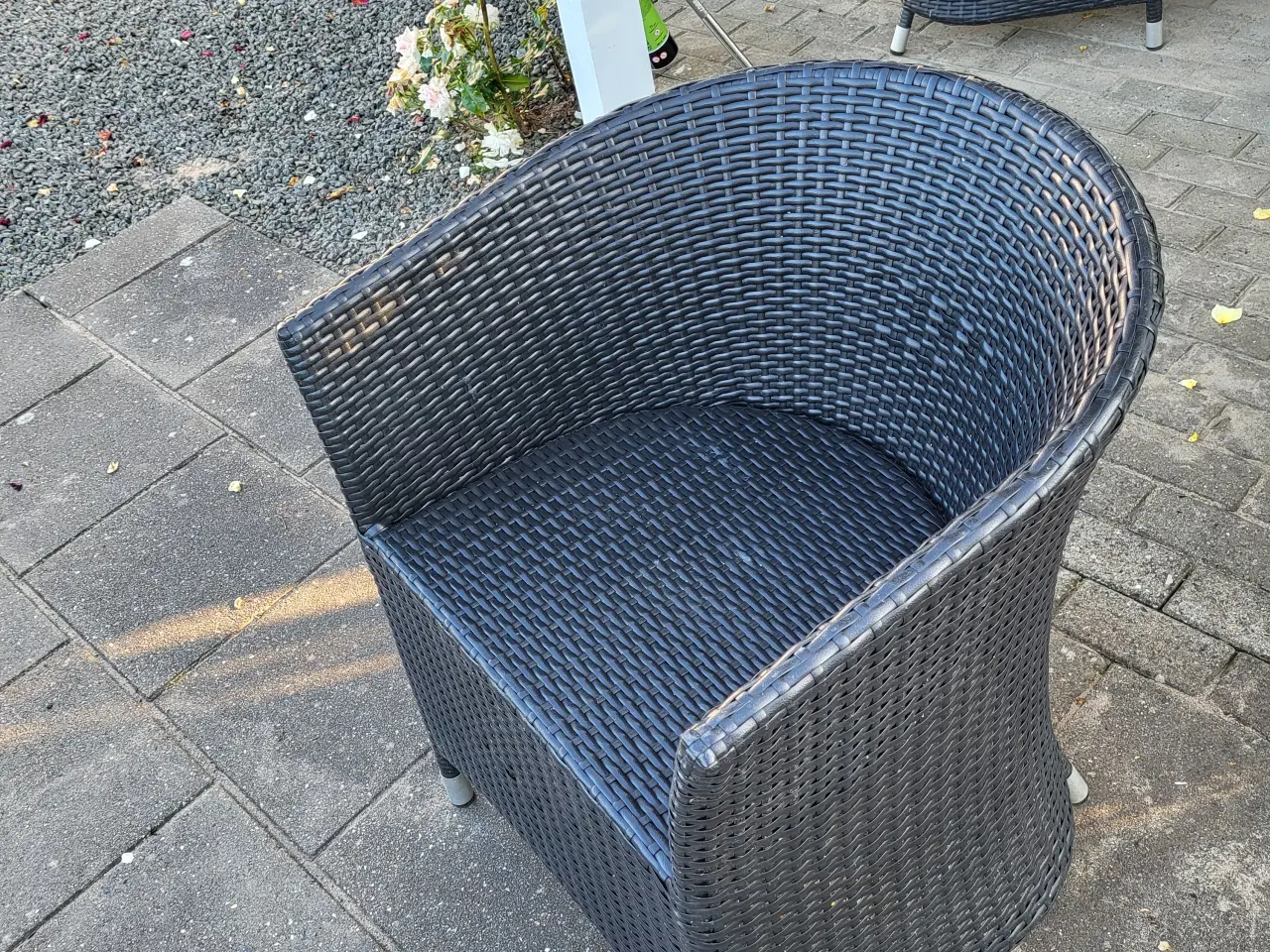 Billede 3 - Havemøbelsæt - bord + 4 stole, farve sort 