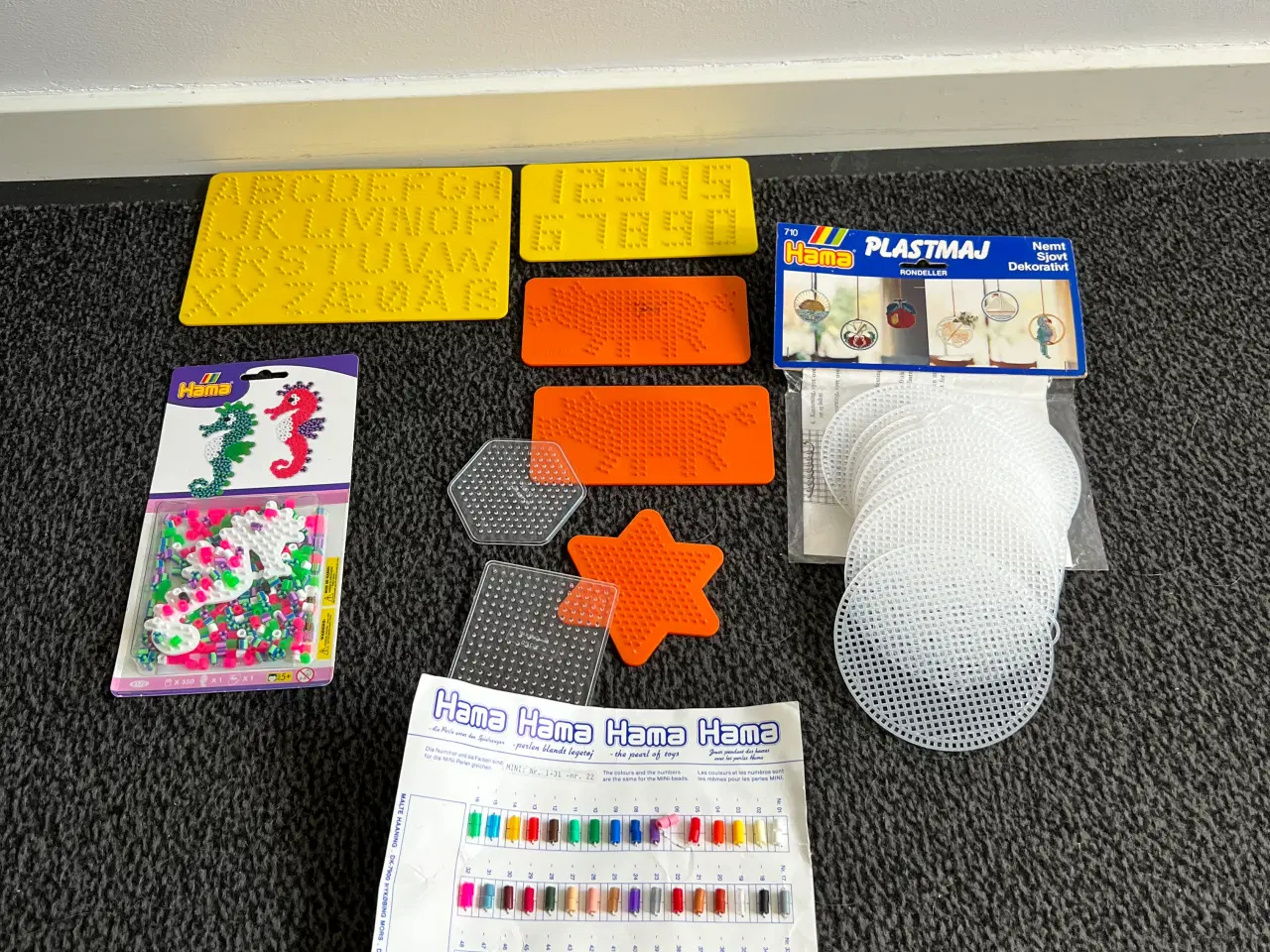 Billede 3 -  NABBI  -- Hama  plastperler + plader mm 