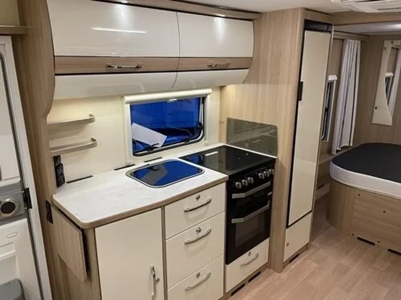 Billede 5 - LMC Exquisit Vip 685 D - Smugkig på Januar Tilbud - Spar 30.000