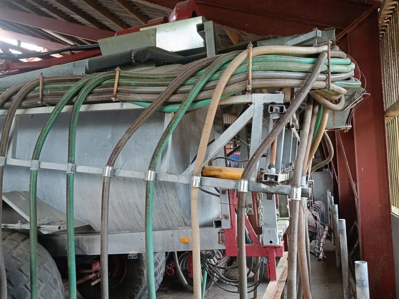 Billede 1 - BS  vognen 16 tons - galvaniseret Med 12/16 meter bom, pumpekran & flowmeter