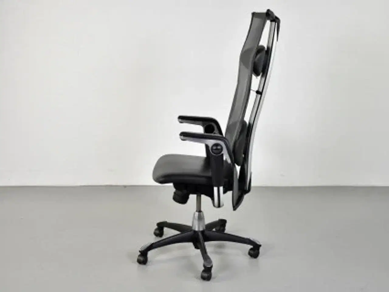 Billede 2 - Häg h09 9231 kontorstol med sort læder polster og sort net ryg
