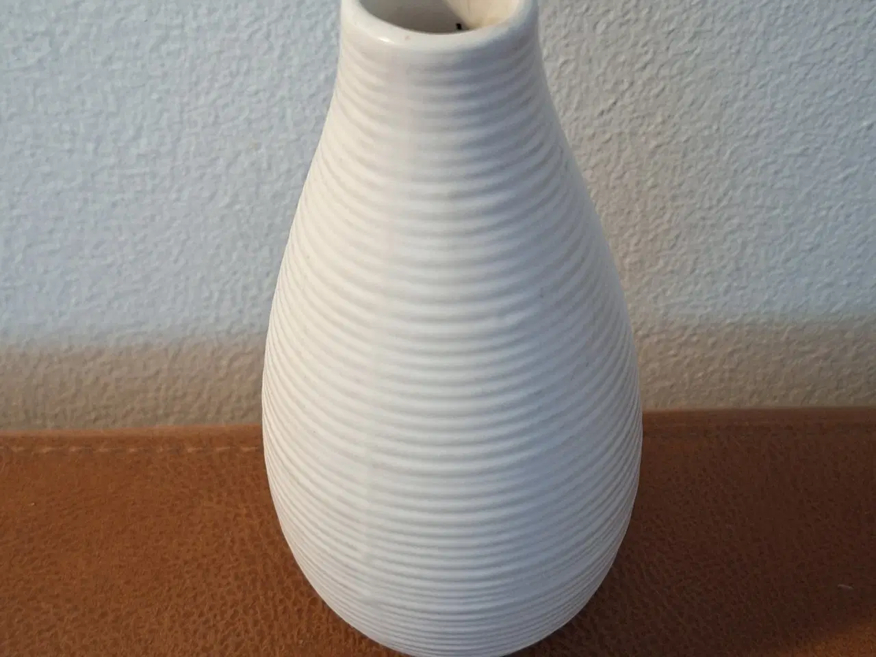 Billede 4 - Hvid keramik vase 