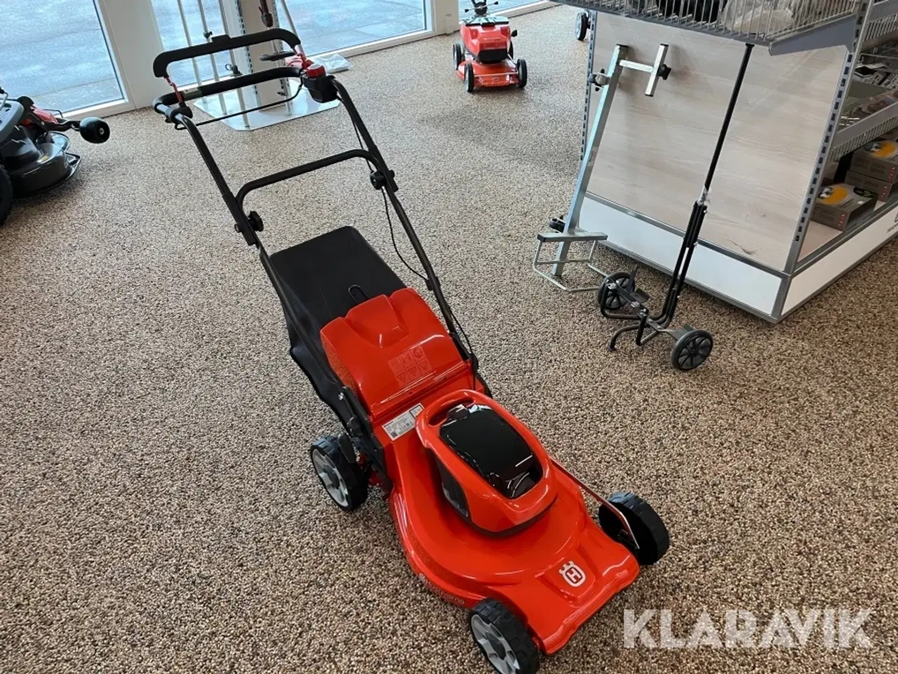 Billede 2 - Græsslåmaskine Husqvarna LC 142iS