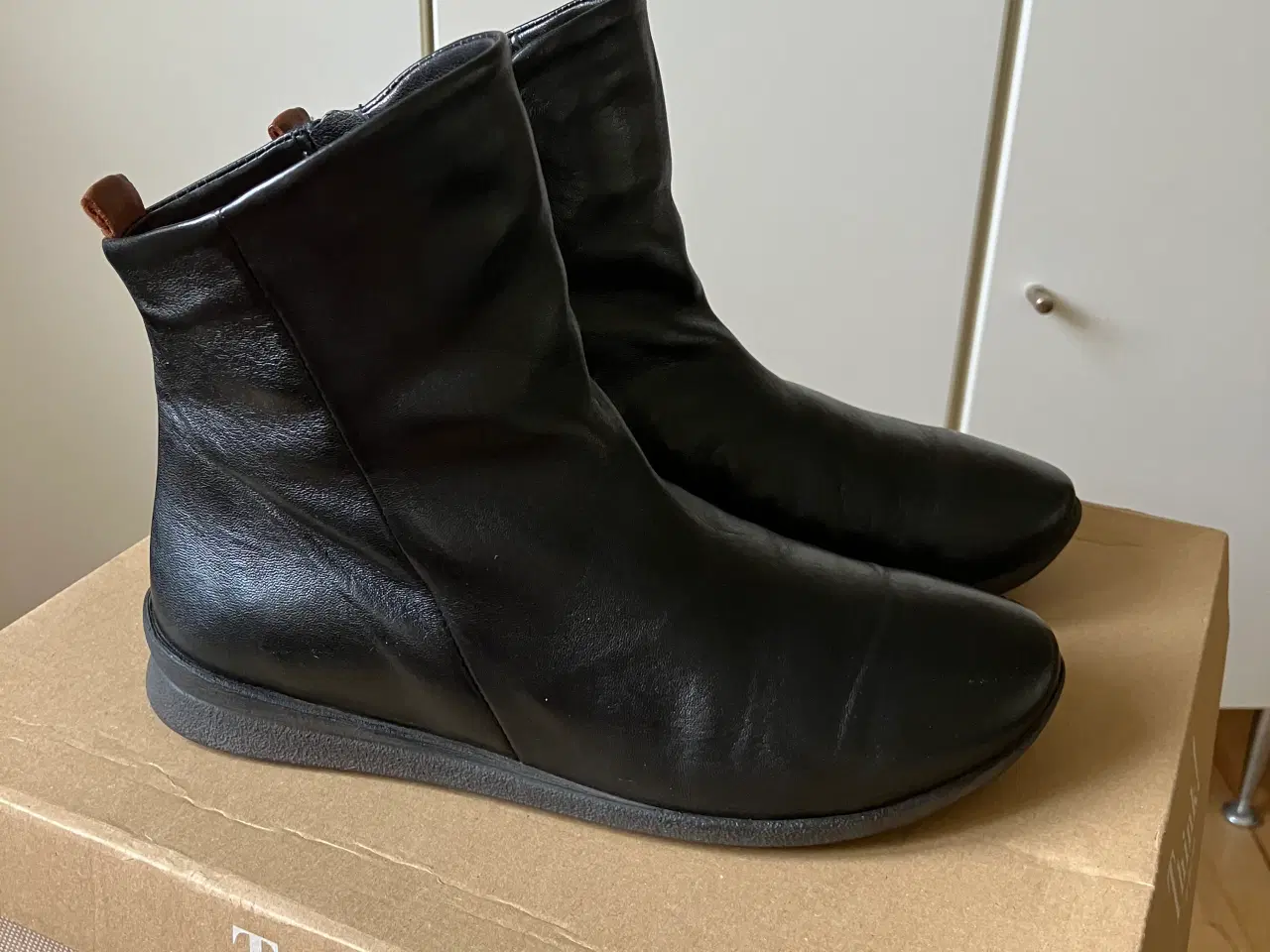 Billede 6 - Sorte Think! skind støvletter, str. 37. 