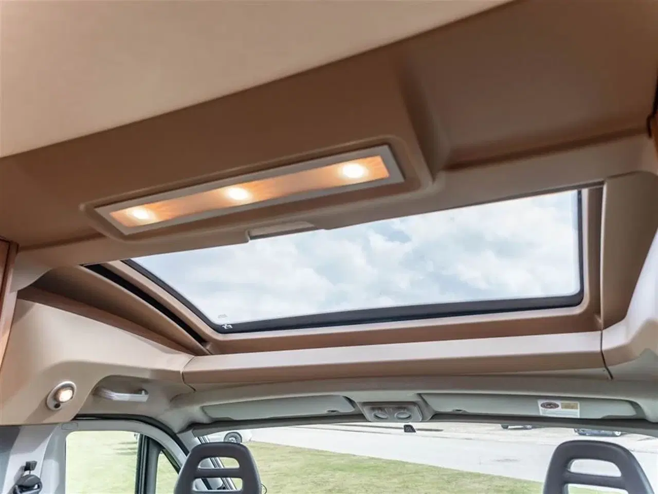 Billede 34 - 2012 - Knaus Sport 700 TI   Knaus 700 Sport – Veludstyret og klar til nye eventyr! Sælges til CVR