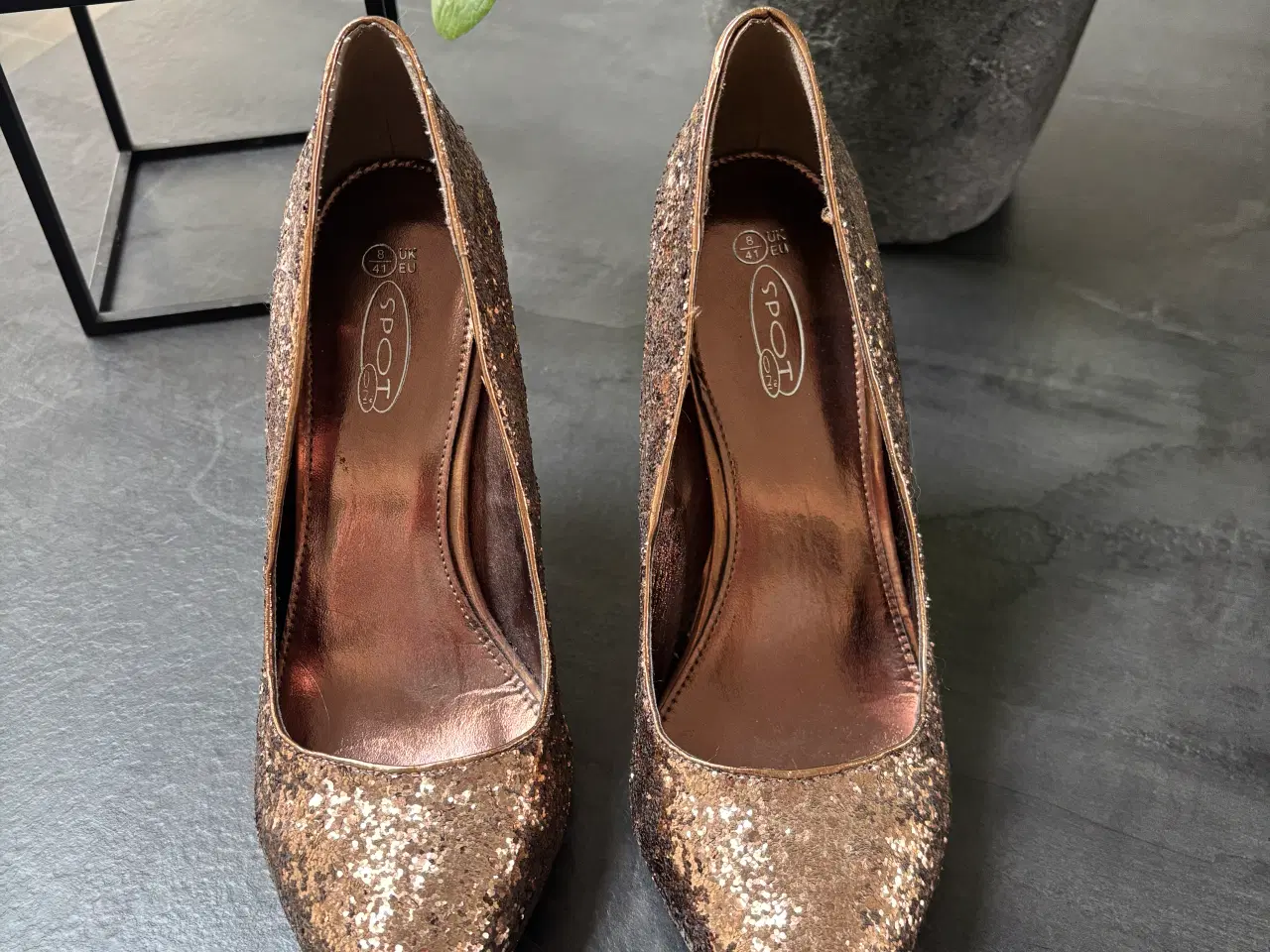 Billede 5 - Brun palliet stiletter str 41