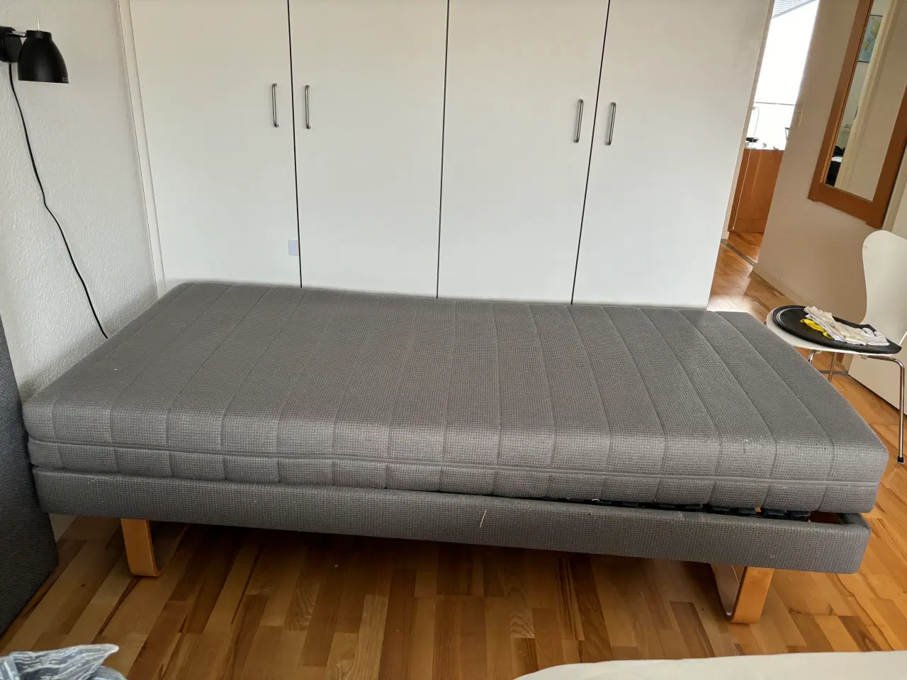 Billede 1 - Elevationsseng med fjernbetjening og topmadras 