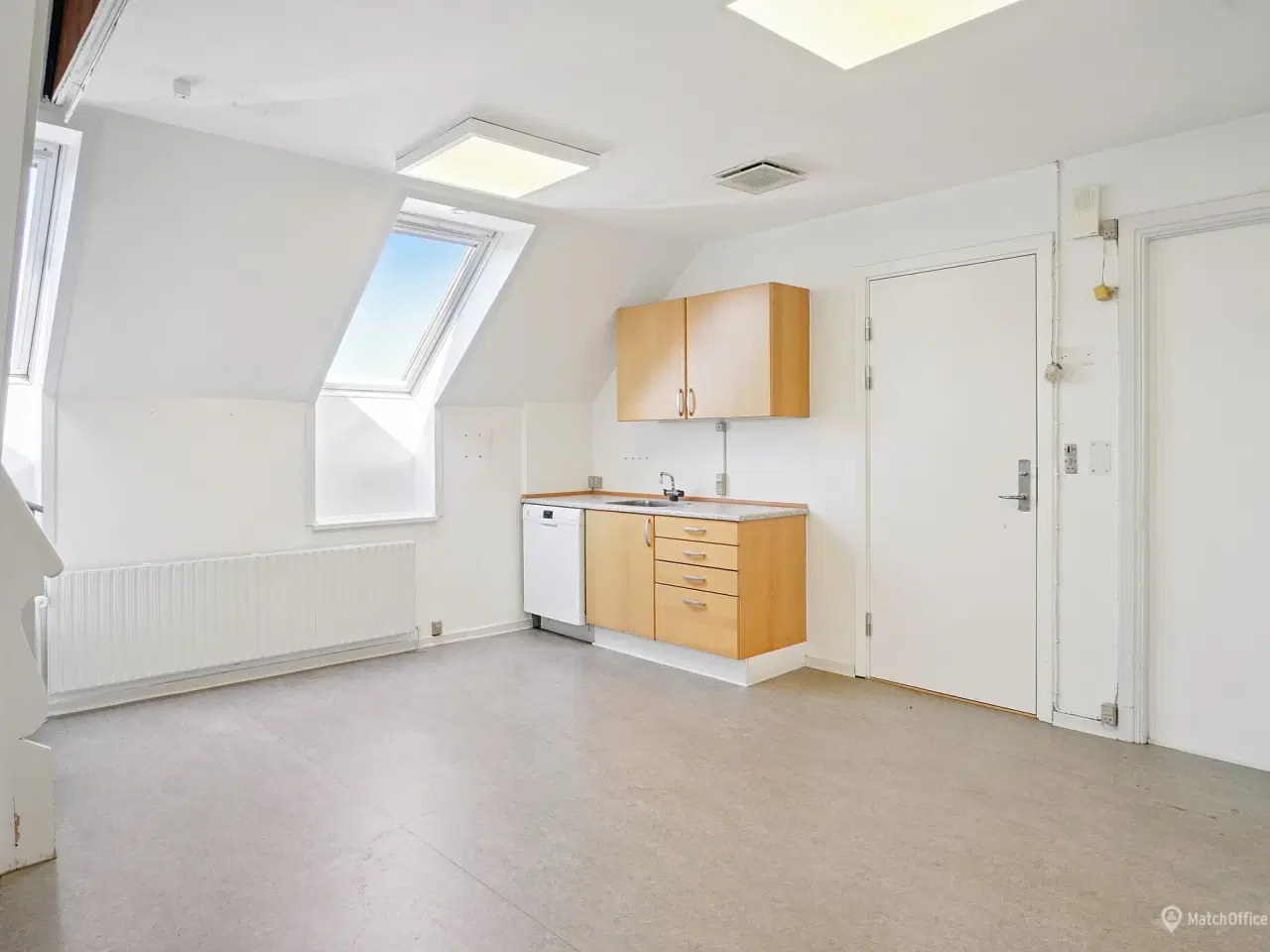 Billede 11 - Velbeliggende erhvervslejemål – ideelt til kontor med lager