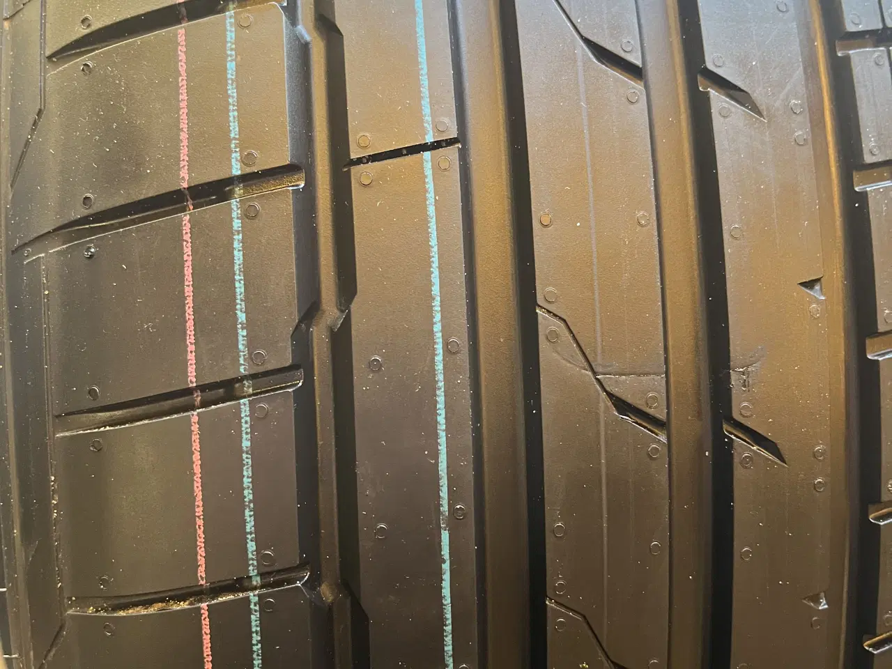 Billede 5 - Nye 235-50-20 Sommerdæk Hankook.