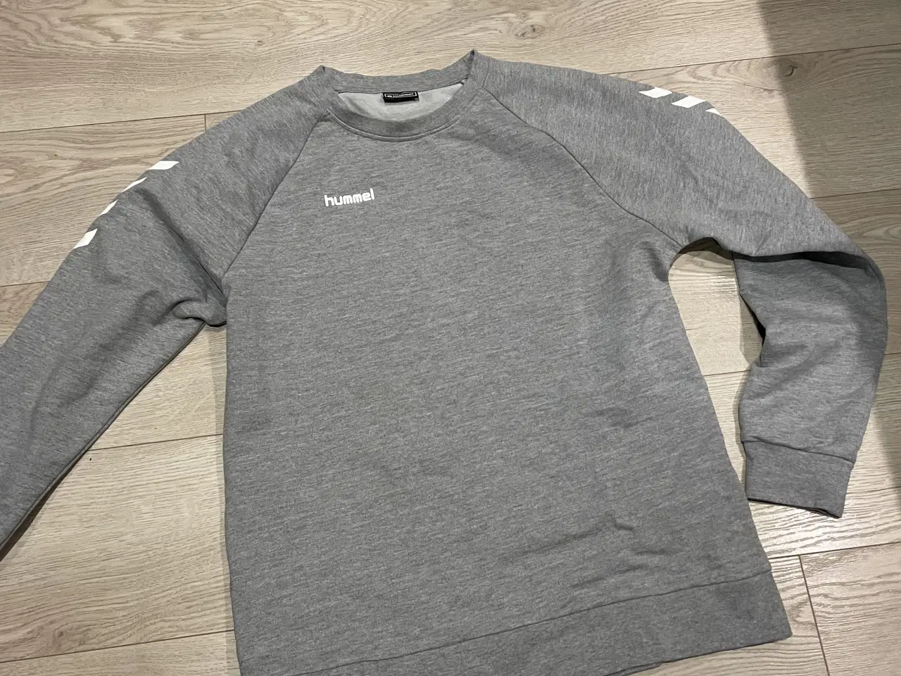 Billede 1 - Hummel sweatshirt str L