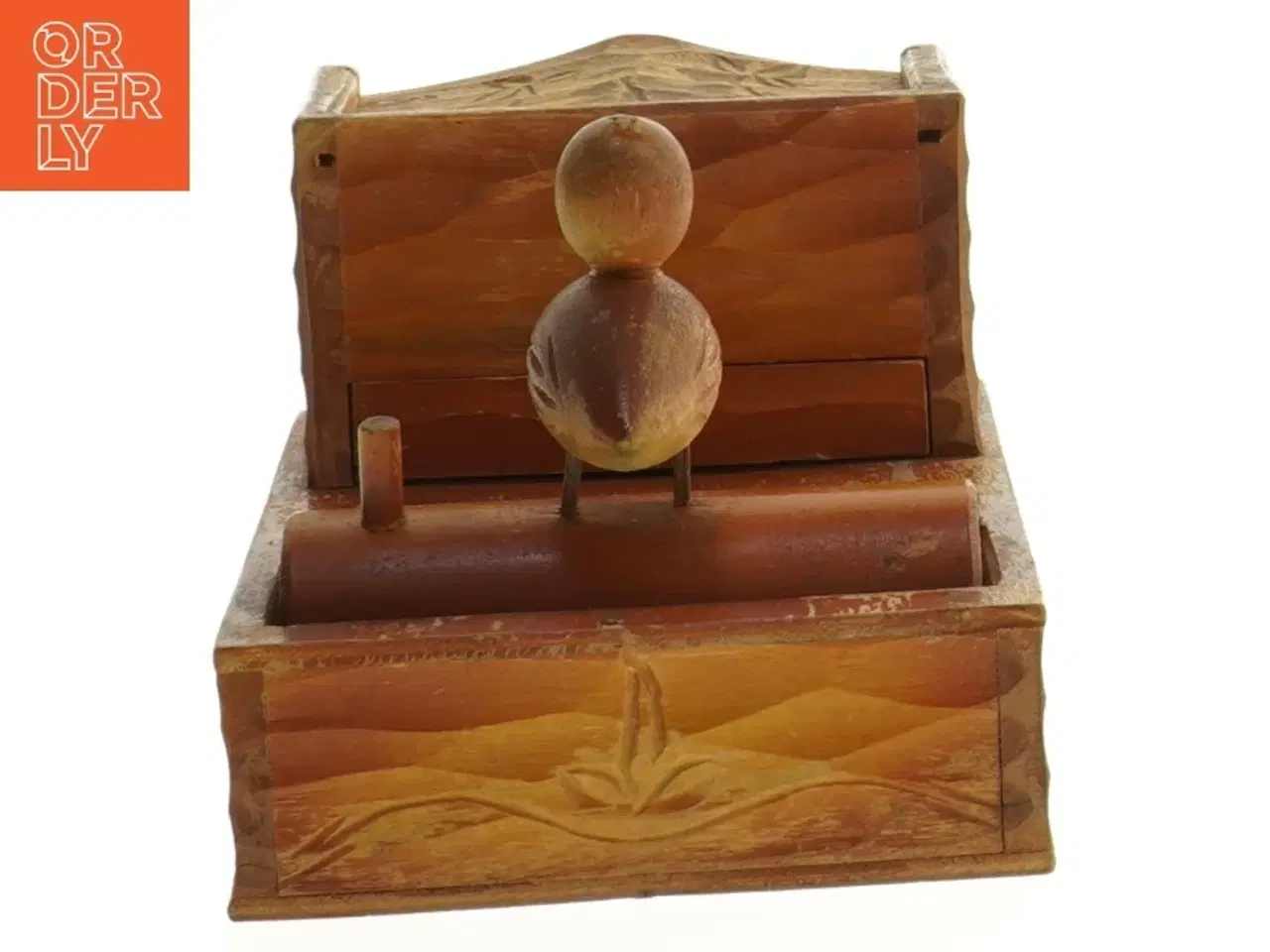 Billede 2 - Træfigur i form af en fugl der kan tage cigarettermed holder (str. 15x10 cm)