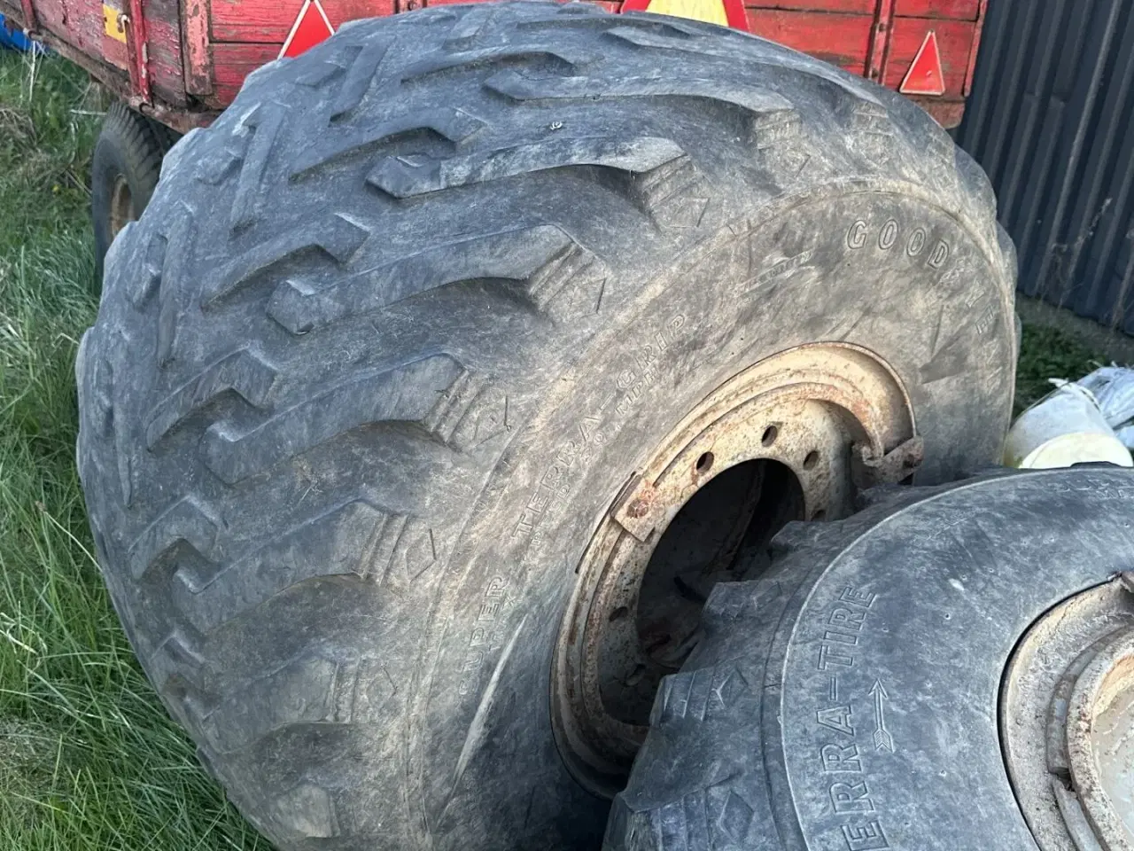 Billede 2 - Goodyear 48x3100-20. Prisen er for 2 stk.