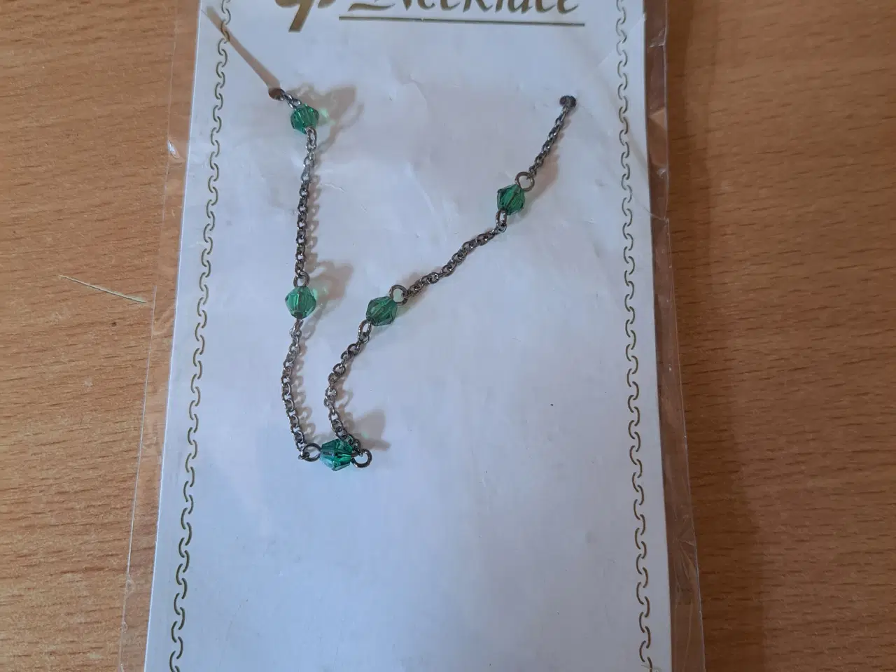 Billede 1 - Halskæde med grønne perler 