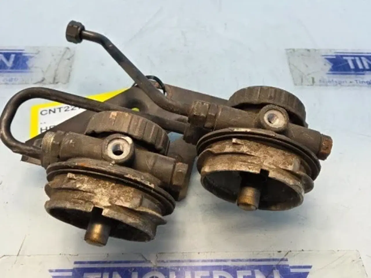 Billede 2 - John Deere 6068   Brændstoffilterhus  RE508847