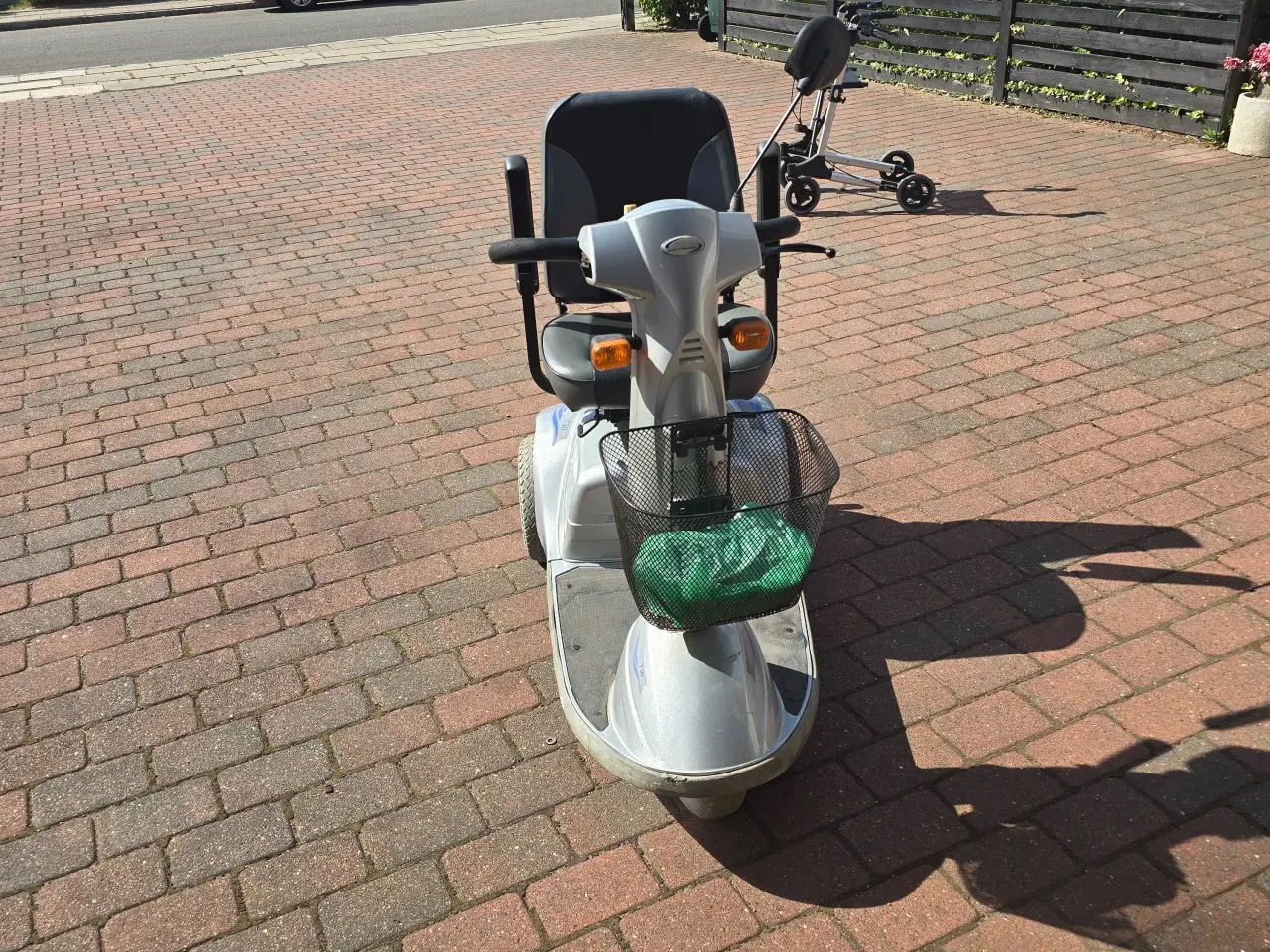 Billede 2 - 3 hjulet elscooter Apollo 730
