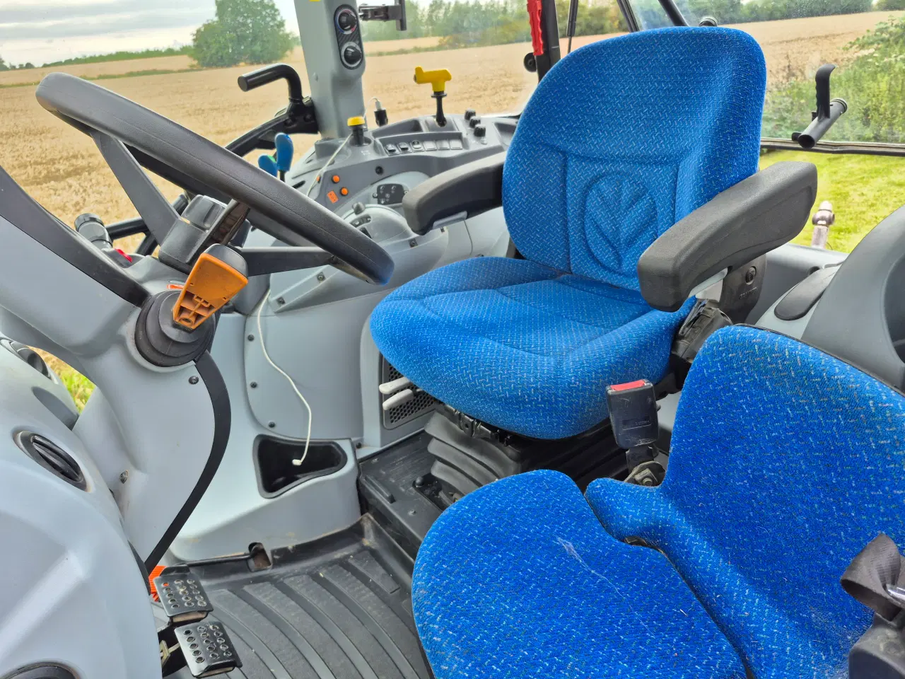 Billede 5 - Velholdt New Holland Traktor med lavt timetal