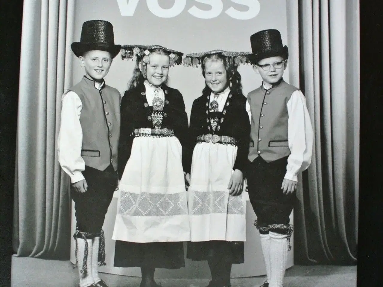 Billede 1 - voss. norsk tekst, av kjell herheim og nils kvamsd