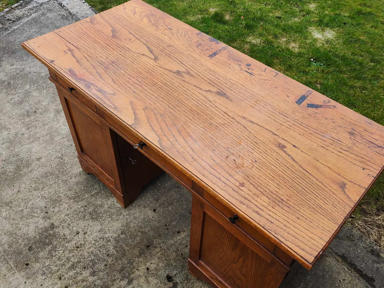 Billede 2 - Fin gammel skrivebord i egetræ